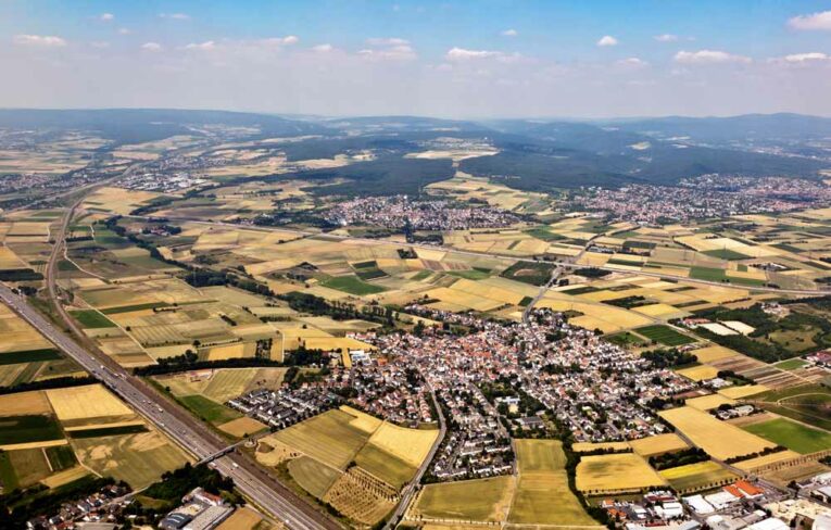 Grundstück geerbt? Luftaufnahme Landschaft