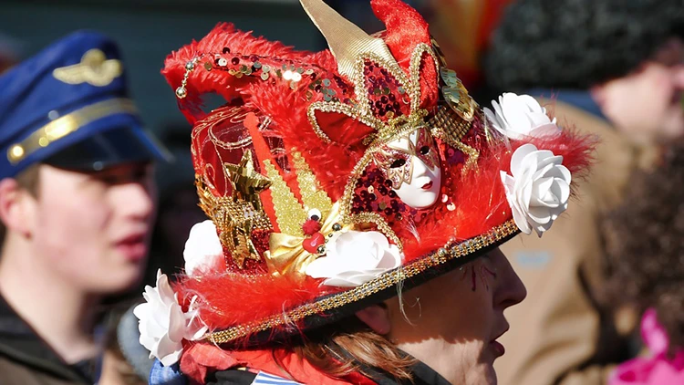 Kölner Karneval - Verrückter Hut - Makler Köln