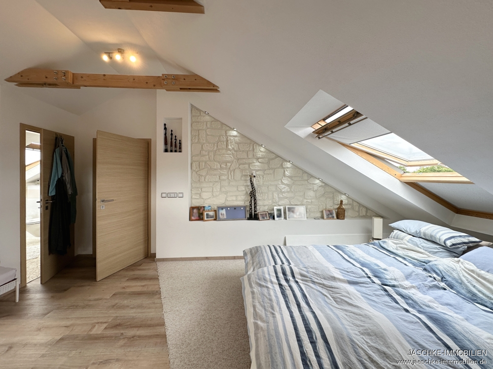 DG-Wohnung Eschweiler / Kinzweiler kaufen Phi: Schlafzimmer / separate Wohnung Immobilienmakler Eschweiler / Kinzweiler DG-Wohnung kaufen mit Immobilienbewertung