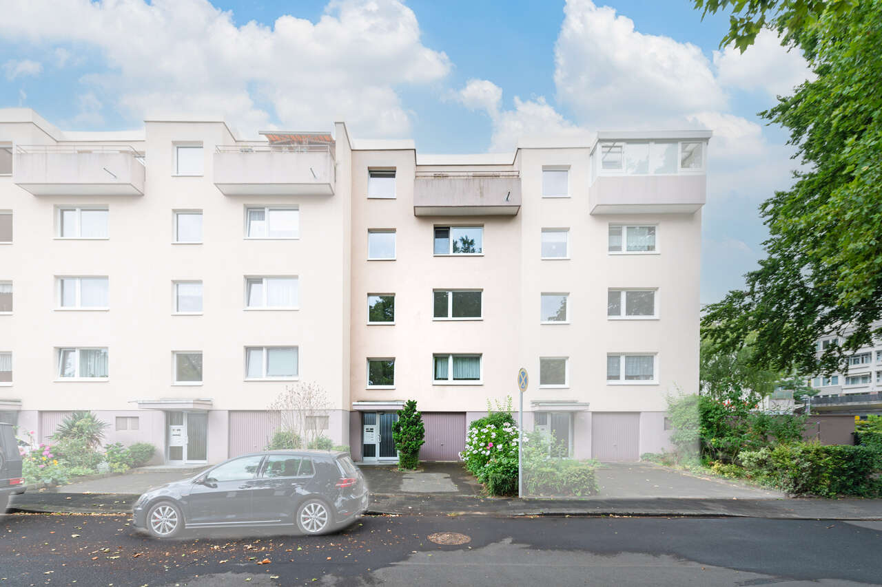 Etagenwohnung Köln kaufen Phi: Vorderansicht Immobilienmakler Köln Etagenwohnung kaufen mit Immobilienbewertung