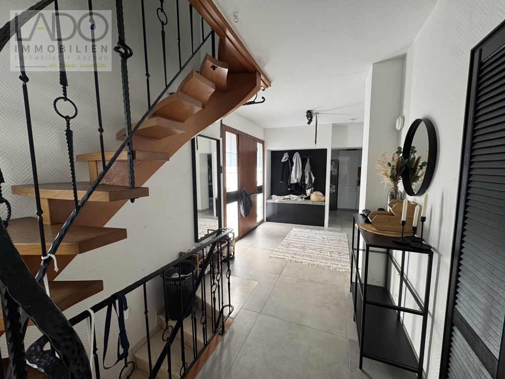 Einfamilienhaus Inden / Lucherberg mieten Phi: Hausflur Immobilienmakler Inden / Lucherberg Einfamilienhaus mieten mit Immobilienbewertung