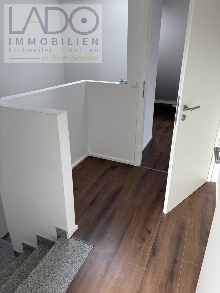 Reihenhaus Eschweiler / Dürwiß kaufen Phi: Flur DG Immobilienmakler Eschweiler / Dürwiß Reihenhaus kaufen mit Immobilienbewertung