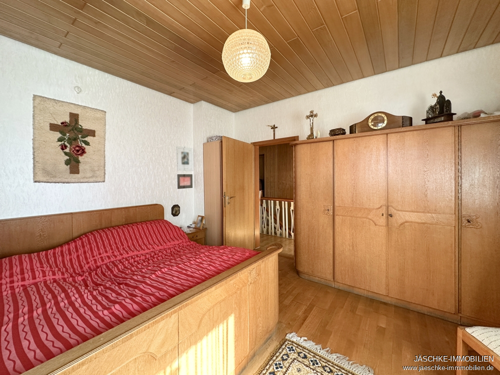 Haus Stolberg (Rheinland) / Breinig kaufen Phi: Schlafzimmer (OG) Immobilienmakler Stolberg (Rheinland) / Breinig Haus kaufen mit Immobilienbewertung