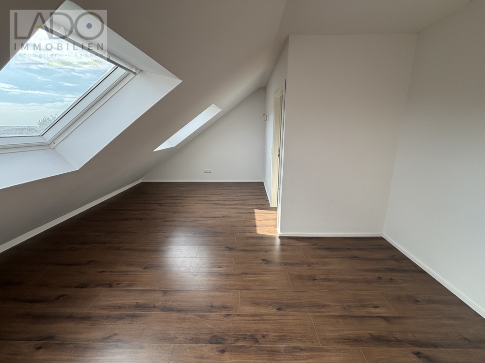 Reihenhaus Eschweiler / Dürwiß kaufen Phi: DG Zimmer 1 Immobilienmakler Eschweiler / Dürwiß Reihenhaus kaufen mit Immobilienbewertung