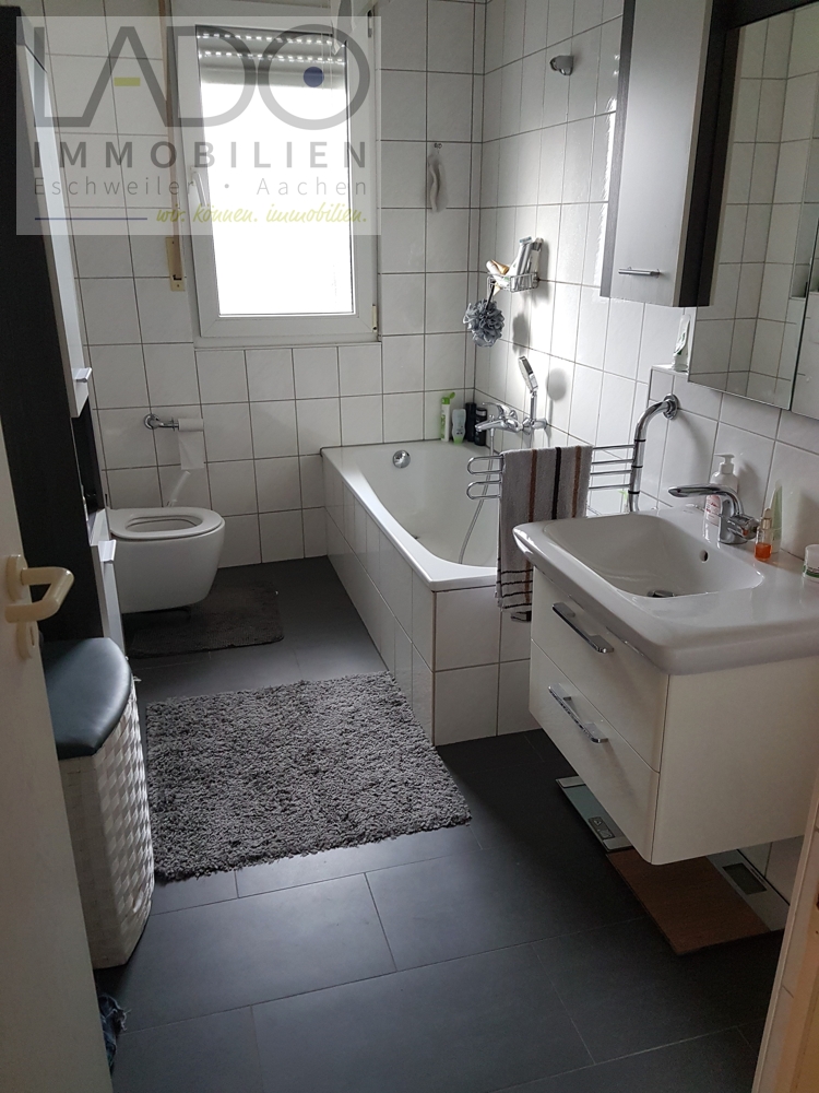 Mehrfamilienhaus Merzenich kaufen Phi: 1. OG Badezimmer Immobilienmakler Merzenich Mehrfamilienhaus kaufen mit Immobilienbewertung