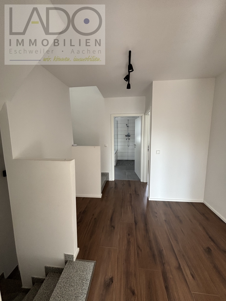 Reihenhaus Eschweiler / Dürwiß kaufen Phi: Flur OG Immobilienmakler Eschweiler / Dürwiß Reihenhaus kaufen mit Immobilienbewertung