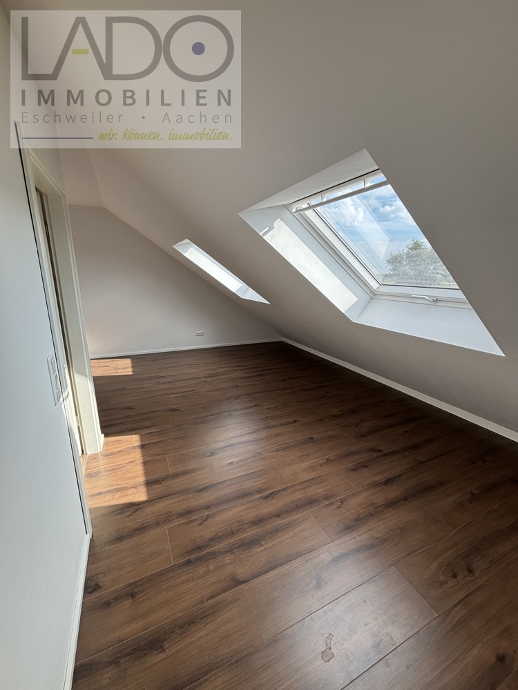 Reihenhaus Eschweiler / Dürwiß kaufen Phi: DG Zimmer 1 Immobilienmakler Eschweiler / Dürwiß Reihenhaus kaufen mit Immobilienbewertung