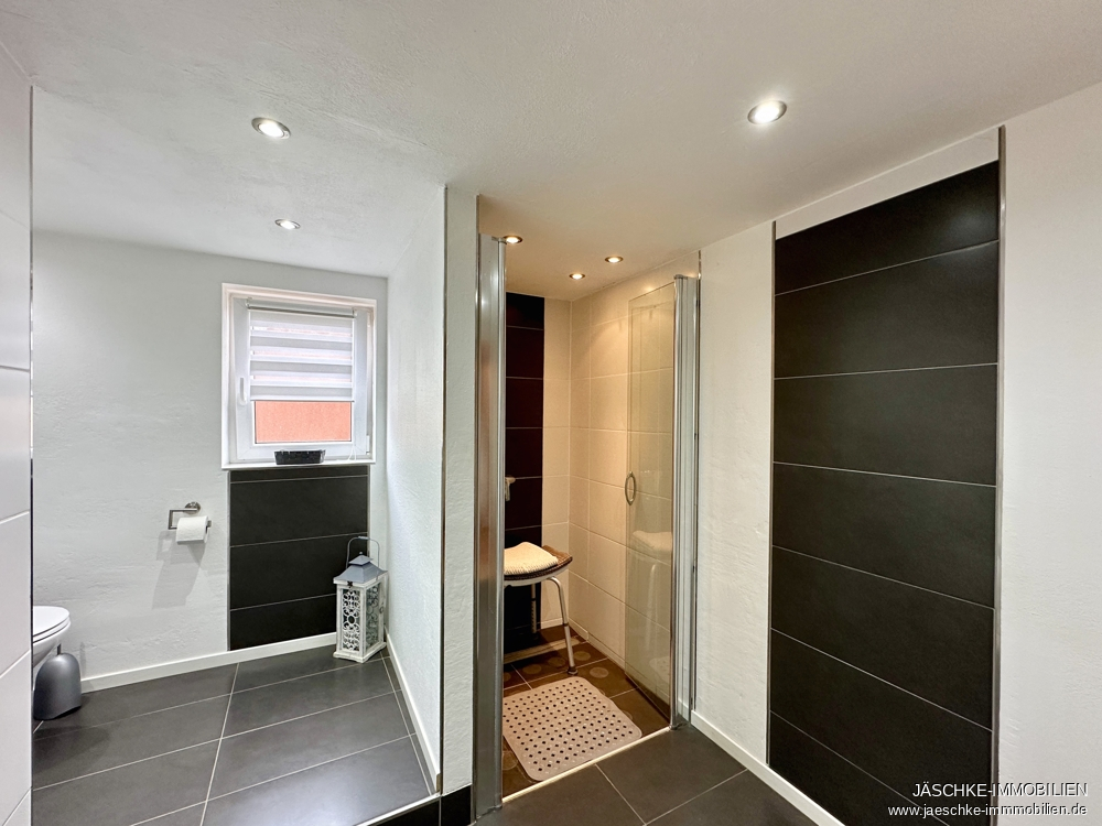 Zweifamilienhaus Stolberg (Rheinland) / Breinig kaufen Phi: Badezimmer EG Immobilienmakler Stolberg (Rheinland) / Breinig Zweifamilienhaus kaufen mit Immobilienbewertung