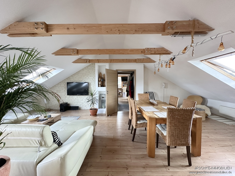 DG-Wohnung Eschweiler / Kinzweiler kaufen Phi: Wohn-/Esszimmer Immobilienmakler Eschweiler / Kinzweiler DG-Wohnung kaufen mit Immobilienbewertung