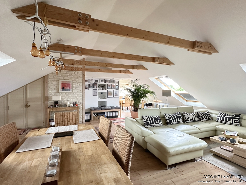 DG-Wohnung Eschweiler / Kinzweiler kaufen Phi: Wohn-/Esszimmer Immobilienmakler Eschweiler / Kinzweiler DG-Wohnung kaufen mit Immobilienbewertung