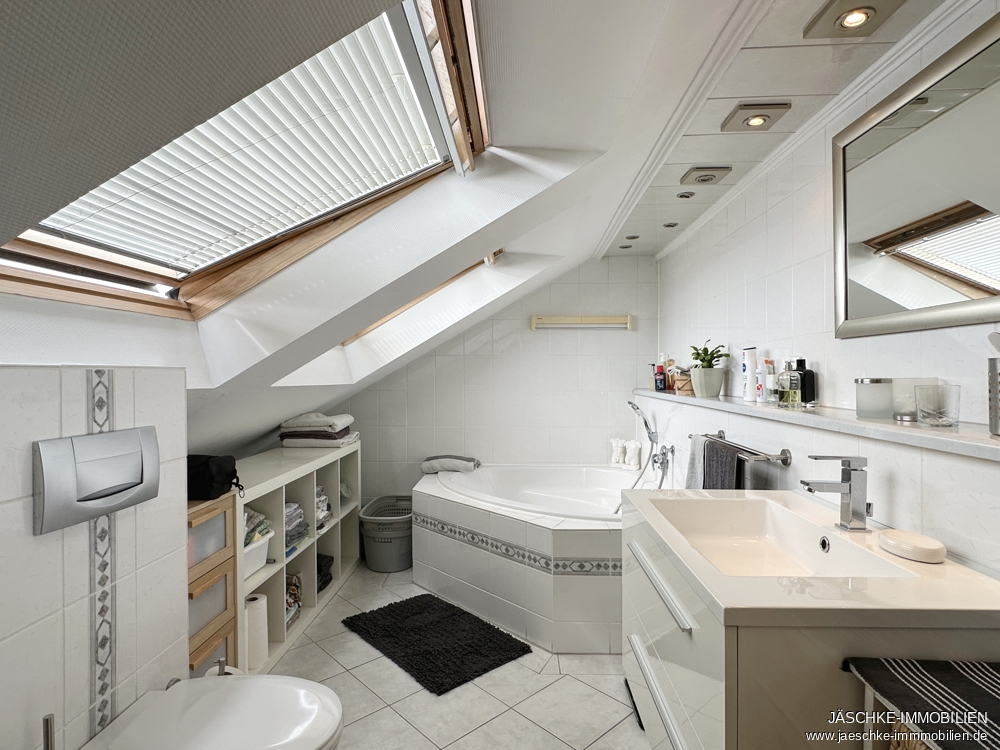 DG-Wohnung Eschweiler / Kinzweiler kaufen Phi: Badezimmer Immobilienmakler Eschweiler / Kinzweiler DG-Wohnung kaufen mit Immobilienbewertung