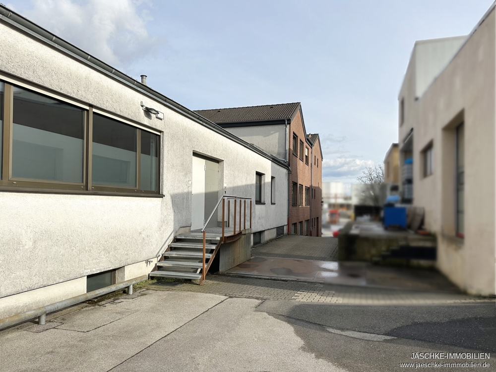 Halle Aachen mieten Phi: Hinterer Gebäudeteil Immobilienmakler Aachen Halle mieten mit Immobilienbewertung