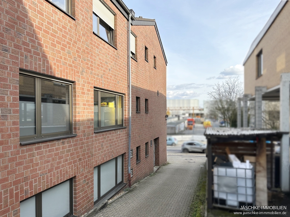 Halle Aachen mieten Phi: Vorderer Gebäudeteil Immobilienmakler Aachen Halle mieten mit Immobilienbewertung
