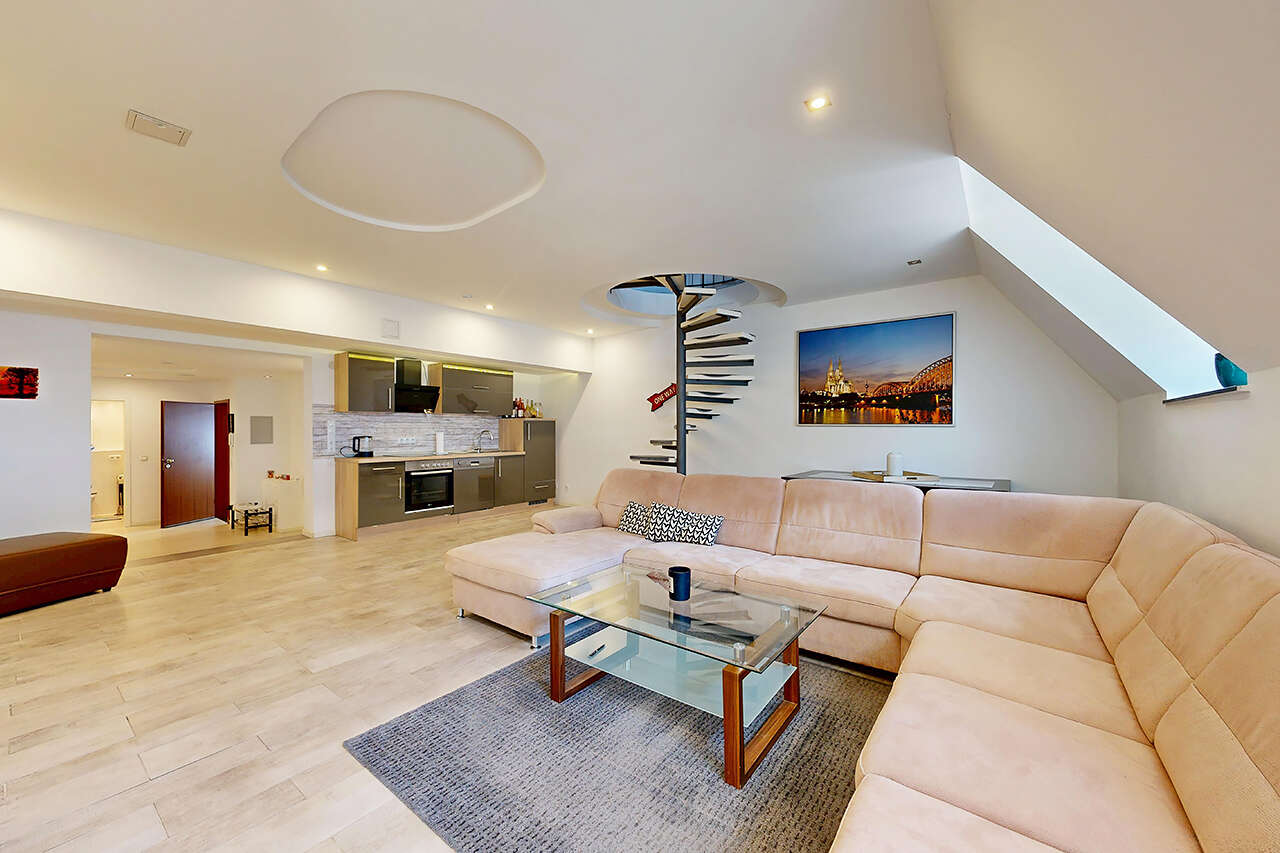 PHI AACHEN – Großzügige Maisonettewohnung mit schönem Innenhof in bekannter Lage von Stolberg! - Photo 1