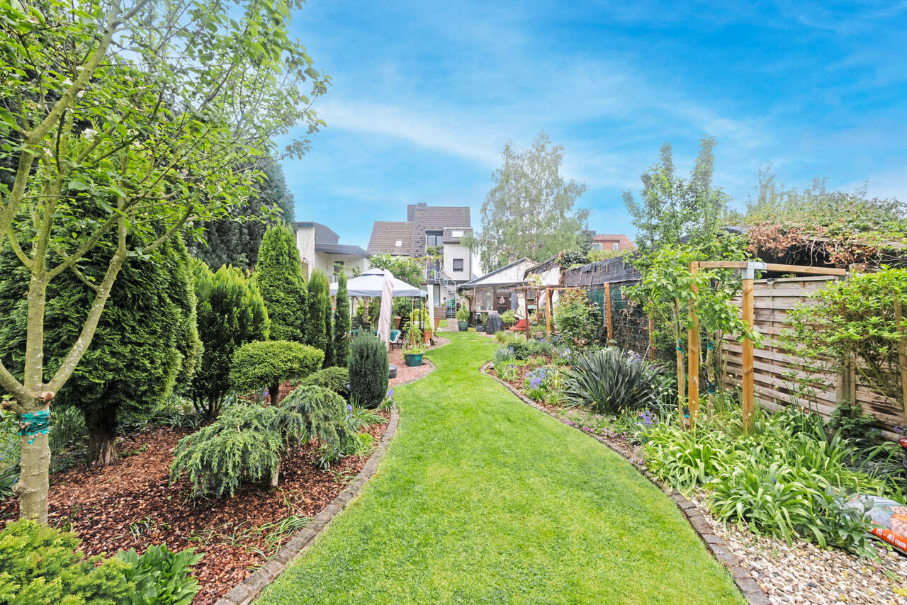 Einfamilienhaus Aachen kaufen Phi: Immobilien-Aachen-Haus-Kaufen-XY828-hinten Immobilienmakler Aachen Einfamilienhaus kaufen mit Immobilienbewertung