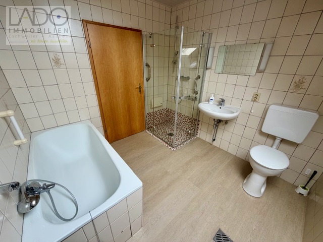 Einfamilienhaus Jülich mieten Phi: Badezimmer Immobilienmakler Jülich Einfamilienhaus mieten mit Immobilienbewertung