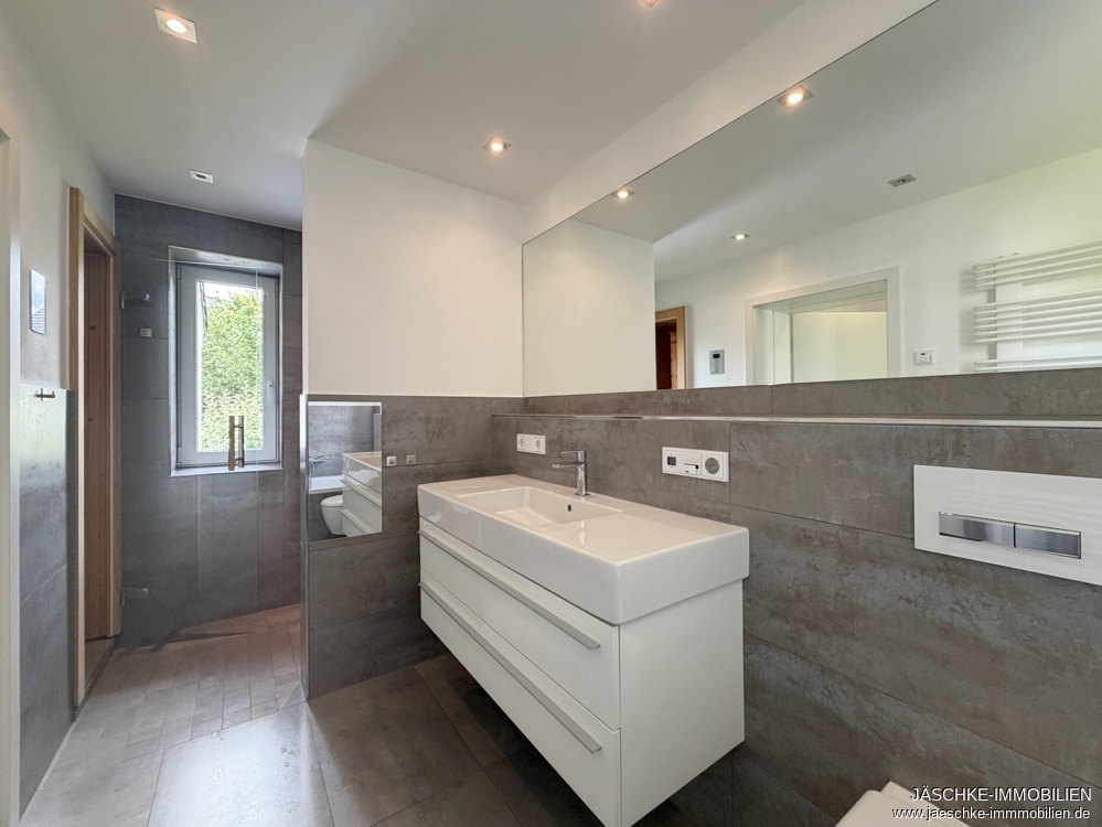 Reihenendhaus Aachen / Steinebrück kaufen Phi: Badezimmer OG Immobilienmakler Aachen / Steinebrück Reihenendhaus kaufen mit Immobilienbewertung