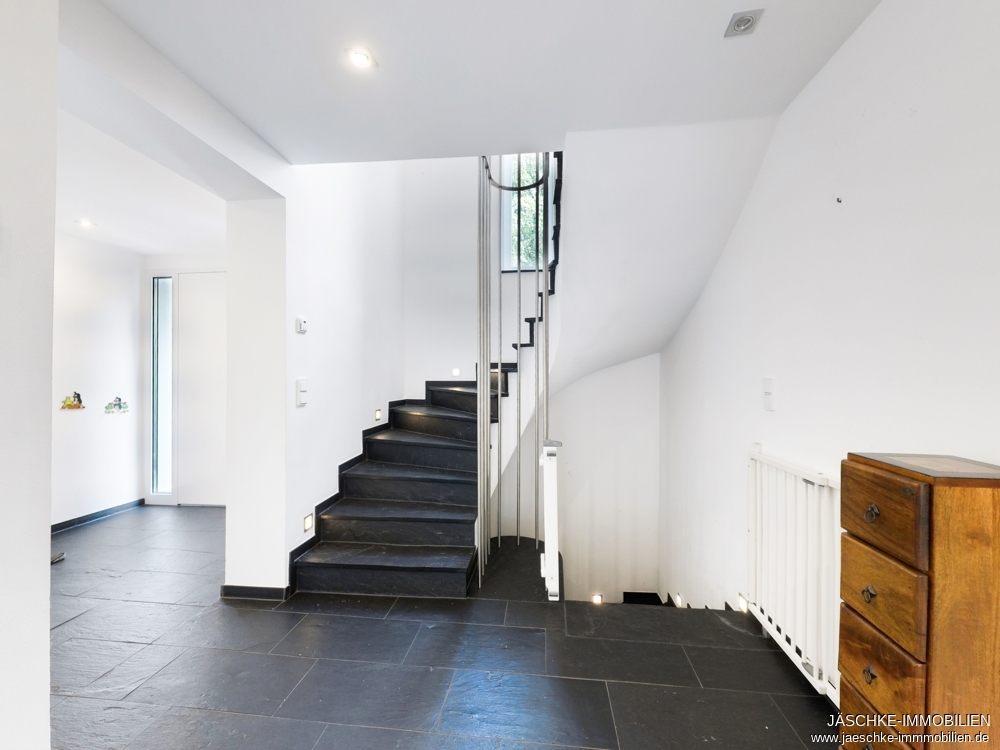Reihenendhaus Aachen / Steinebrück kaufen Phi: Diele Immobilienmakler Aachen / Steinebrück Reihenendhaus kaufen mit Immobilienbewertung
