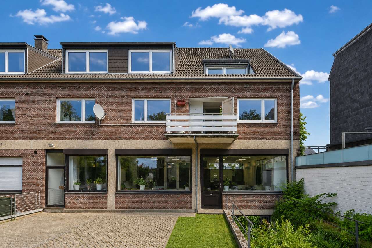 Etagenwohnung Aachen kaufen Phi: ChatGPT Image 10. Aug. 2026, 14_49_38 Immobilienmakler Aachen Etagenwohnung kaufen mit Immobilienbewertung