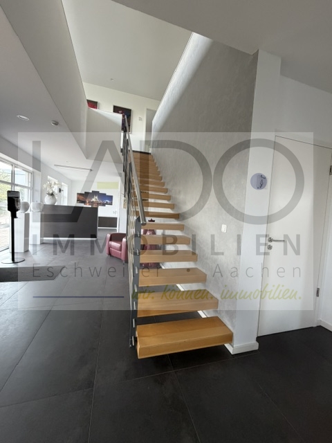 Bürofläche Eschweiler / Weisweiler mieten Phi: Geschosstreppe Immobilienmakler Eschweiler / Weisweiler Bürofläche mieten mit Immobilienbewertung