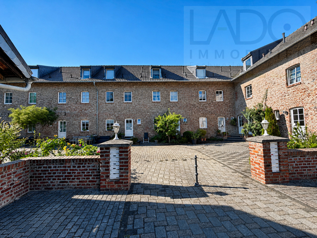 Reihenmittelhaus Eschweiler / Kinzweiler kaufen Phi: Außenansicht - Hof (2) Immobilienmakler Eschweiler / Kinzweiler Reihenmittelhaus kaufen mit Immobilienbewertung