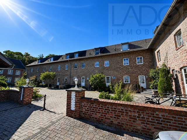 Reihenmittelhaus Eschweiler / Kinzweiler kaufen Phi: Außenansicht - Hof Immobilienmakler Eschweiler / Kinzweiler Reihenmittelhaus kaufen mit Immobilienbewertung