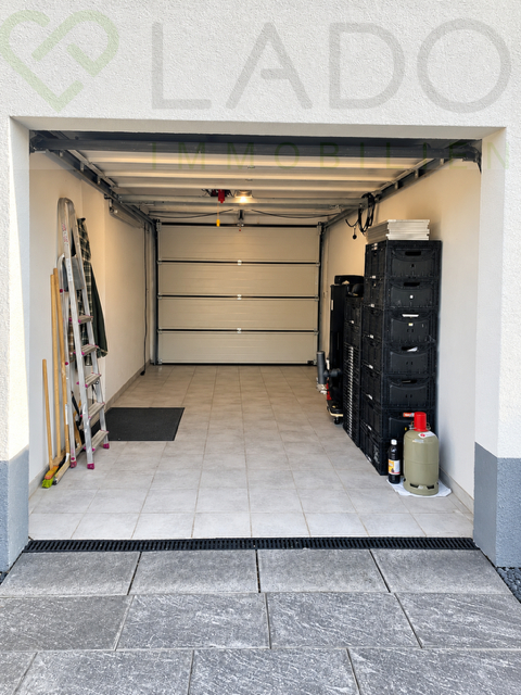 Einfamilienhaus Inden kaufen Phi: Garage links Bild 2 Immobilienmakler Inden Einfamilienhaus kaufen mit Immobilienbewertung